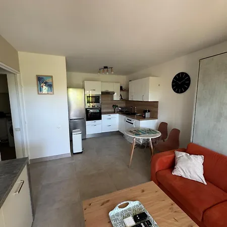 T2 Cosy En Bord De Avec Terrasse, Piscine Et Parking *