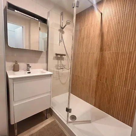 T2 Cosy En Bord De Avec Terrasse, Piscine Et Parking *